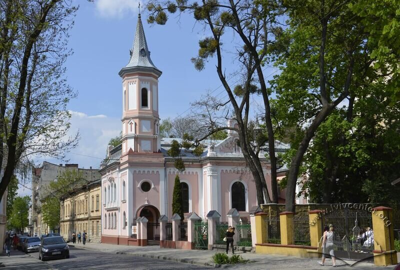 Вул. Пекарська, 59. Загальний вигляд церкви із південного сходу