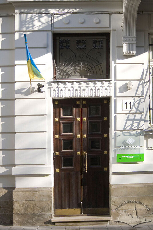 Вул. Академіка Богомольця, 11. Головний портал