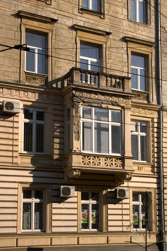 Вул. Академіка Богомольця, 1. Фрагмент фасаду з боку вул. Франка