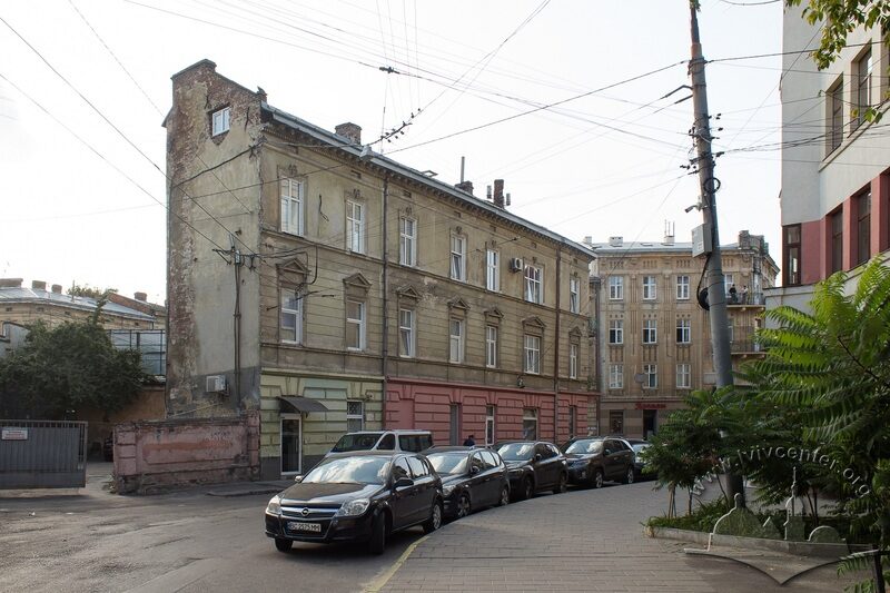 Вул. Франка, 39. Вигляд з вулиці Костомарова