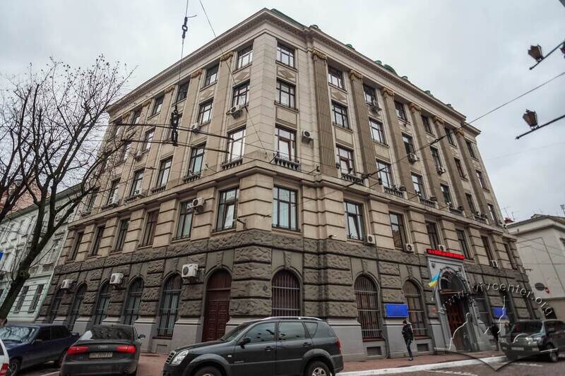 Пл. Генерала Григоренка, 3. Південно-східний кут будинку на розі з вул. Листопадового чину