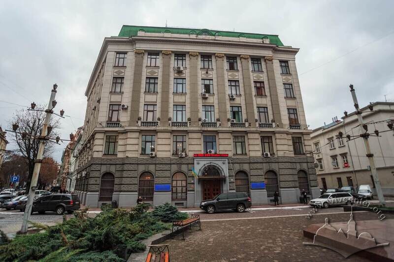 Пл. Генерала Григоренка, 3. Головний фасад будинку