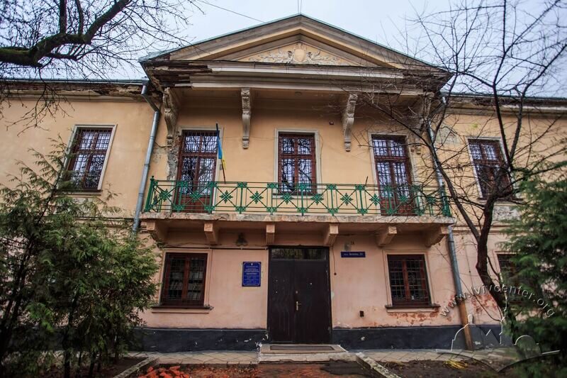 Вул. Зелена, 24. Центральна частина головного фасаду.