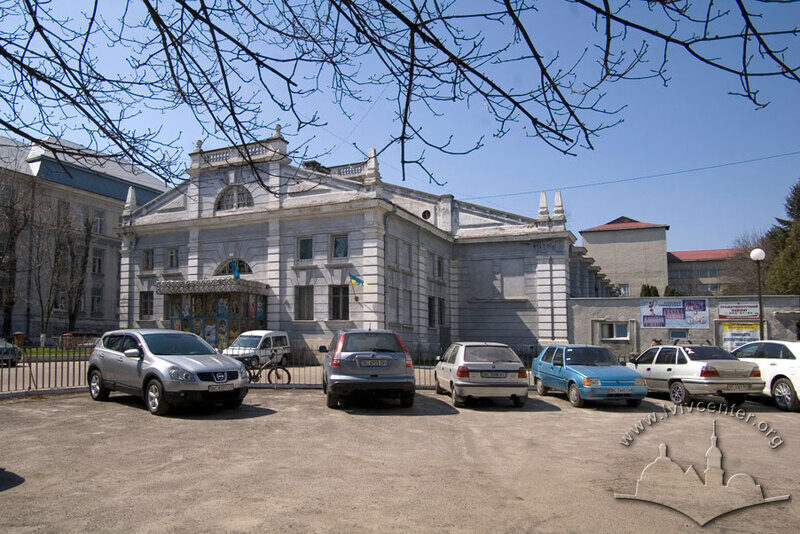 Вул. Генерала Грекова, 1. Загальний вигляд будівлі спортзалу.