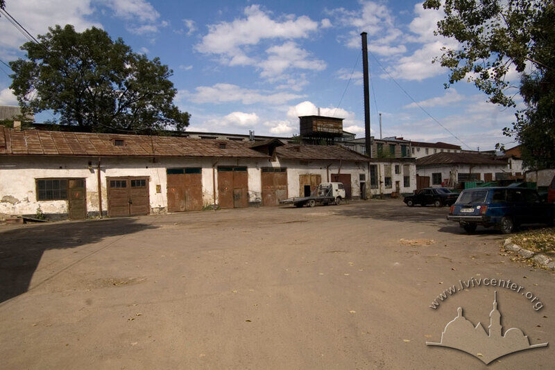 Vul. Zhovkivska, 18. Buildings on the territory of the former City cleaning plant