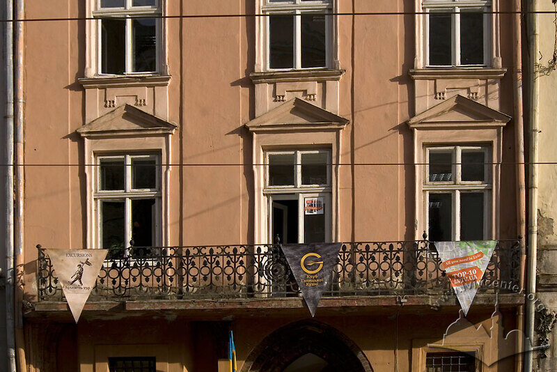 Пл. Ринок, 16. Фасад в рівні ІІ-го поверху