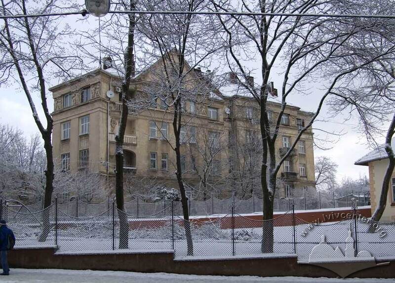 Вул. Котляревського, 67. Вигляд з вул. Горбачевського