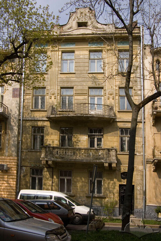 Вул. Академіка Богомольця, 5. Головний фасад