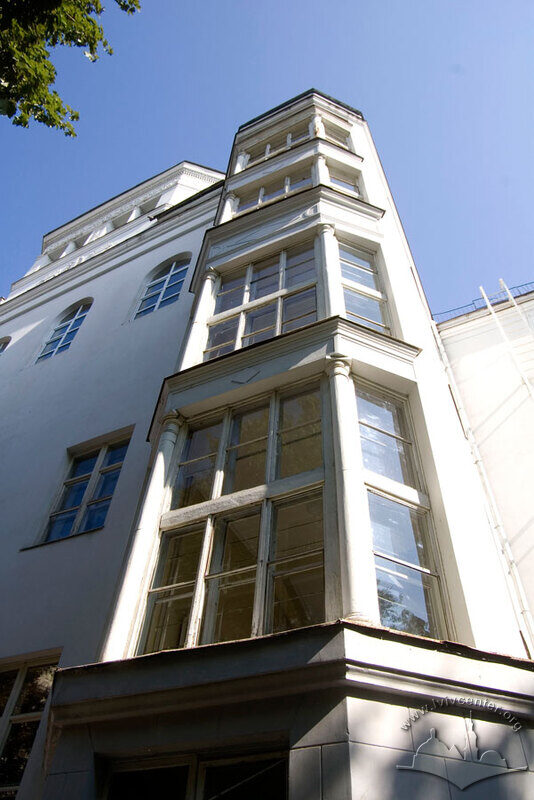 Вул. Пекарська, 50.