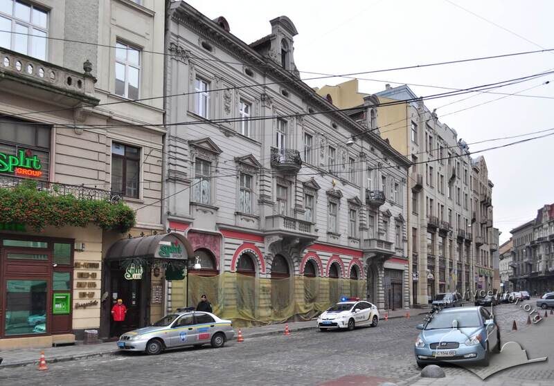 Вул. Коперника, 1. Вигляд з просп. Свободи