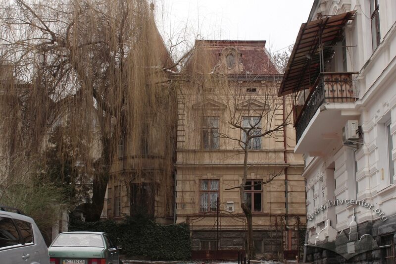 Вул. Кирила і Мефодія, 18