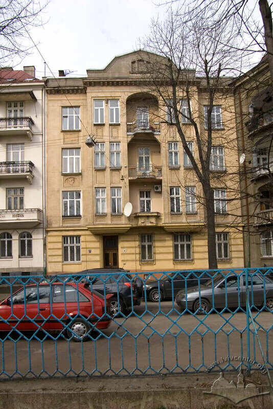 Вул. Конопницької, 8. Головний фасад
