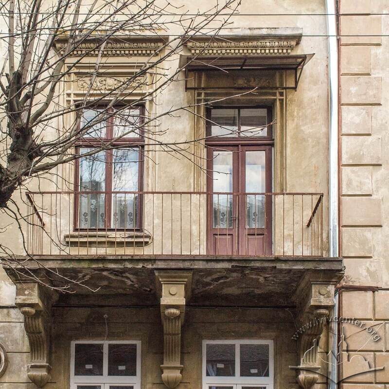 Вул. Вишенського, 22. Балкон другого поверху