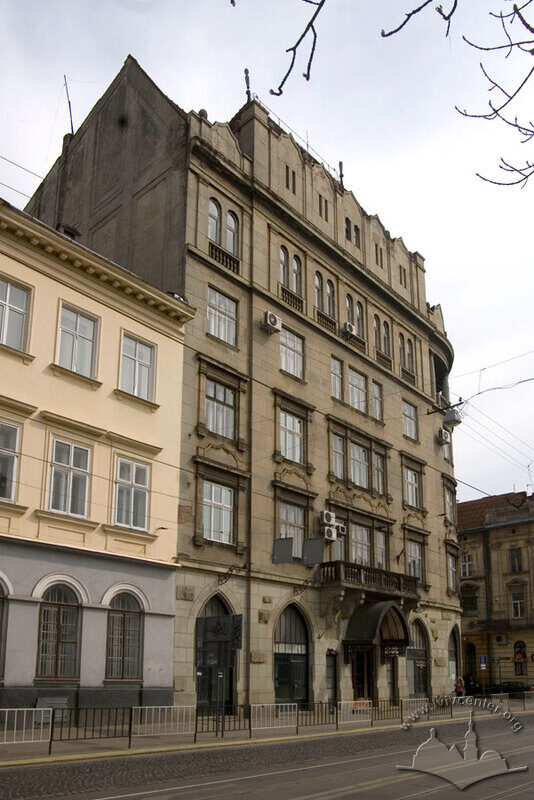 Пл. Соборна, 7. Вид на західний фасад