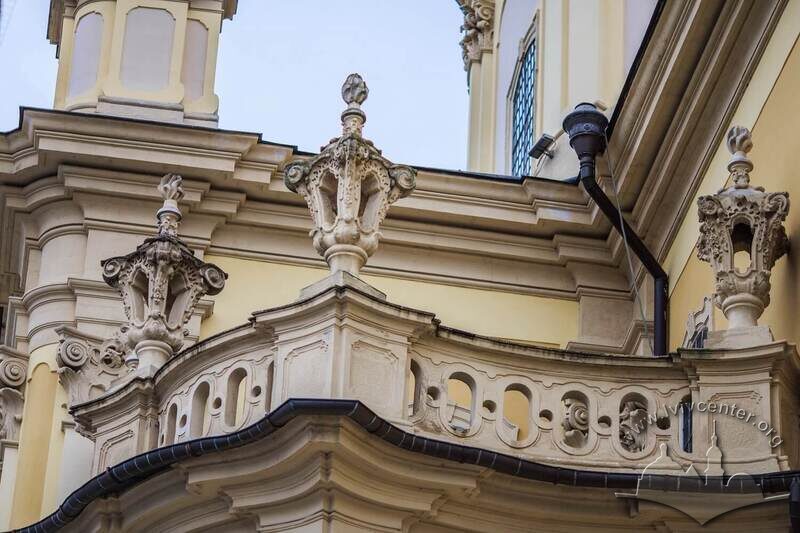 Пл. Св. Юра, 5.