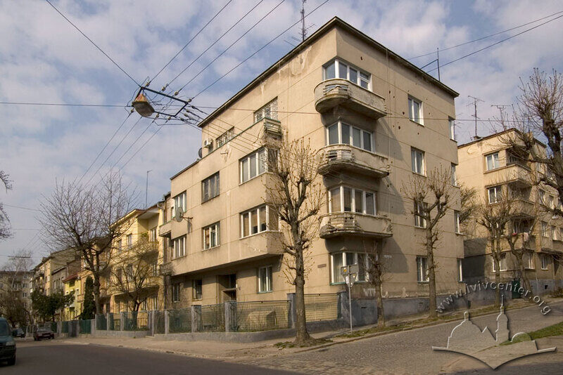 Вул. Котляревського, 40. Вигляд будинку зі сходу
