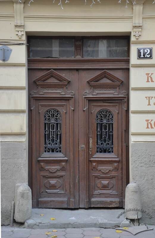 Вул. Федорова, 12. Головний вхід