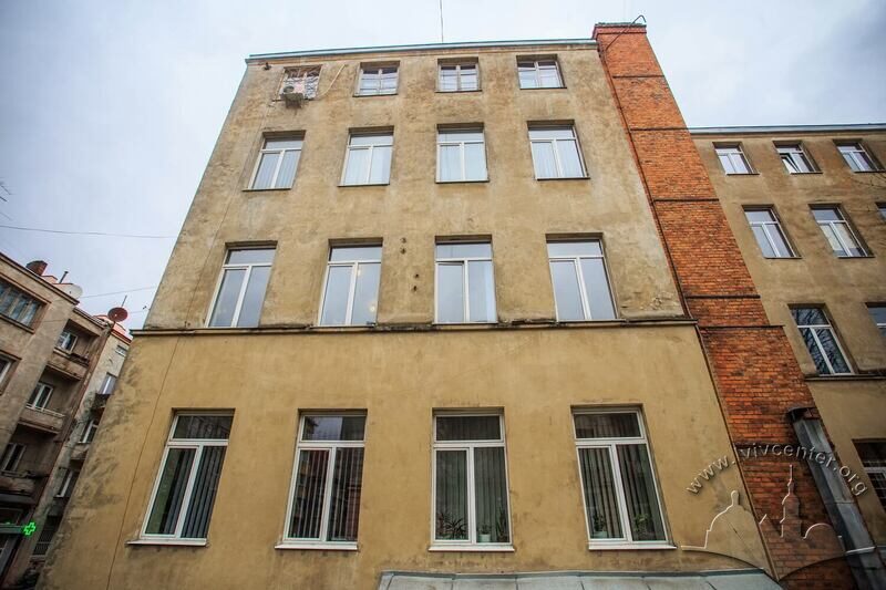 Вул. Генерала Чупринки, 45. Фрагмент фасаду з боку вул. Захарієвича