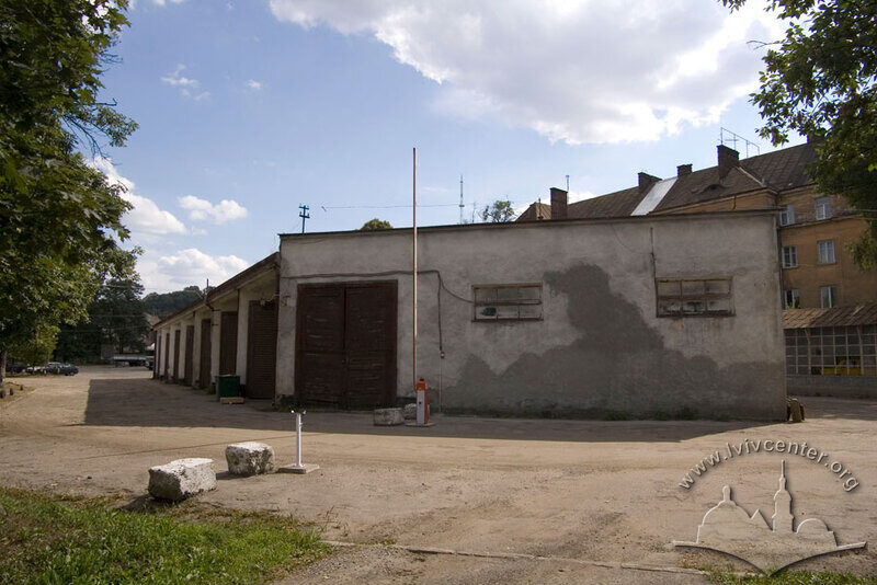 Vul. Zhovkivska, 18. Buildings on the territory of the former City cleaning plant