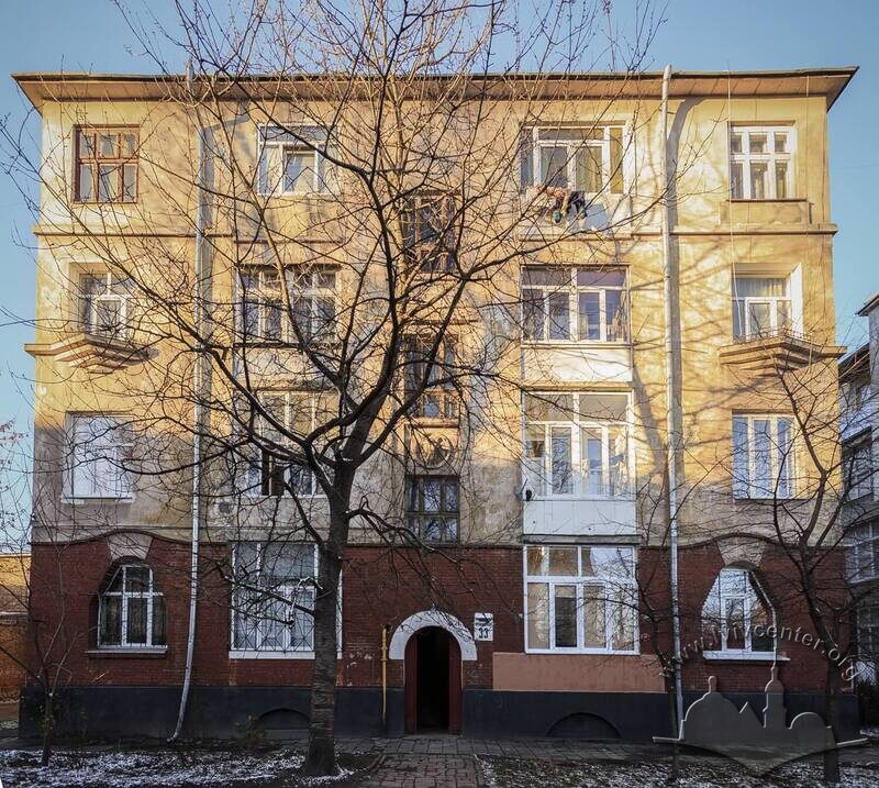 Vul. Promyslova, 33. Building constructed for tram depot workers. Southern facade