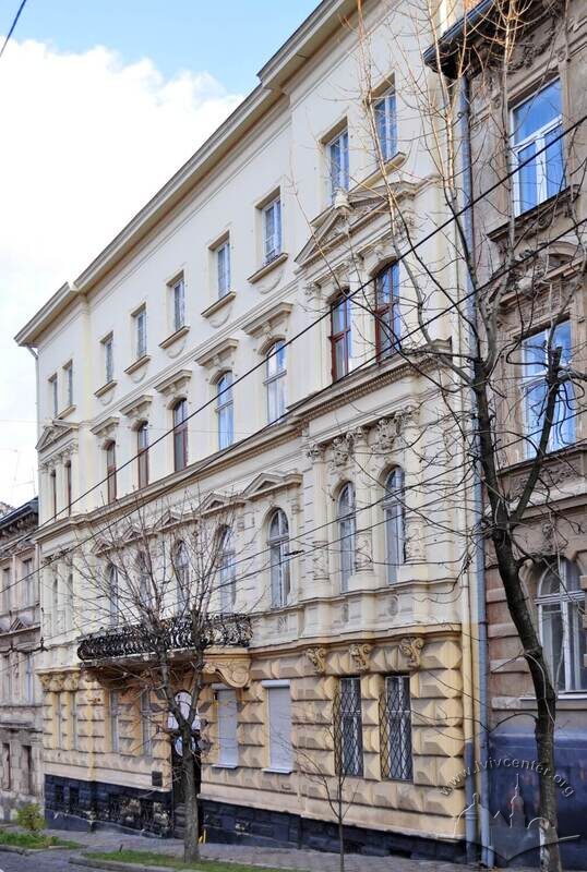 Вул. Крушельницької, 17. Головний фасад