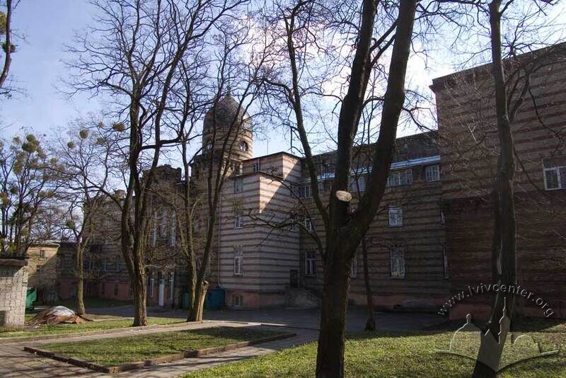 Вул. Раппапорта, 8. Тильний (північний) фасад будинку