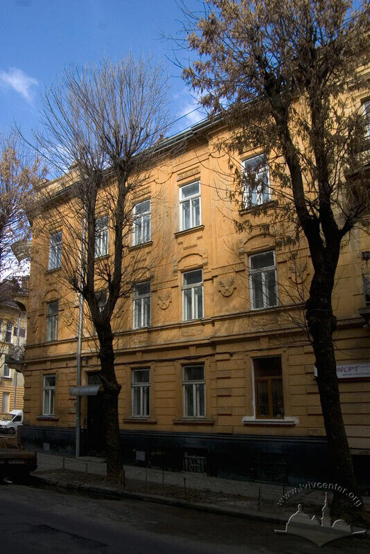 Вул. Академіка Богомольця, 11а. Головний фасад