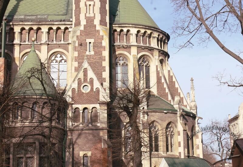 Пл. Кропивницького, 1. Вид на апсиду з південного боку