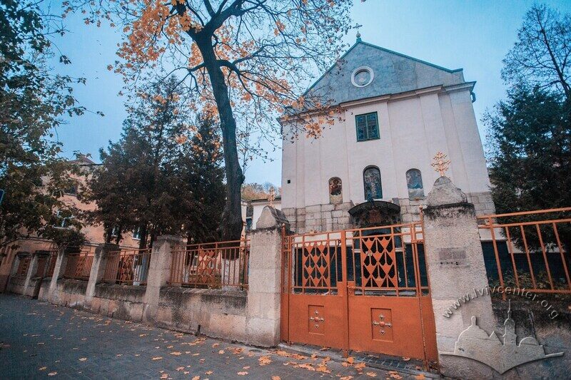 Вул. Хмельницького, 28.
