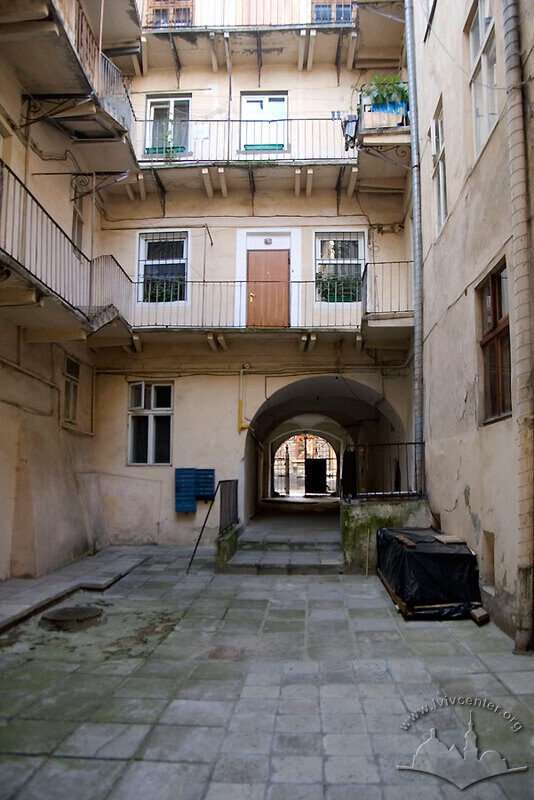 Вул. Вірменська, 25. Вигляд будинку з внутрішнього подвір'я.