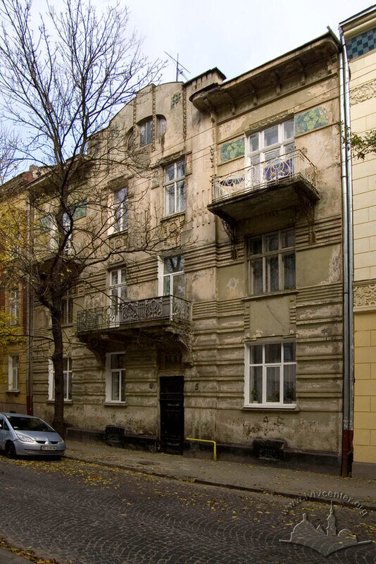 Вул. Богуна, 5. Головний фасад