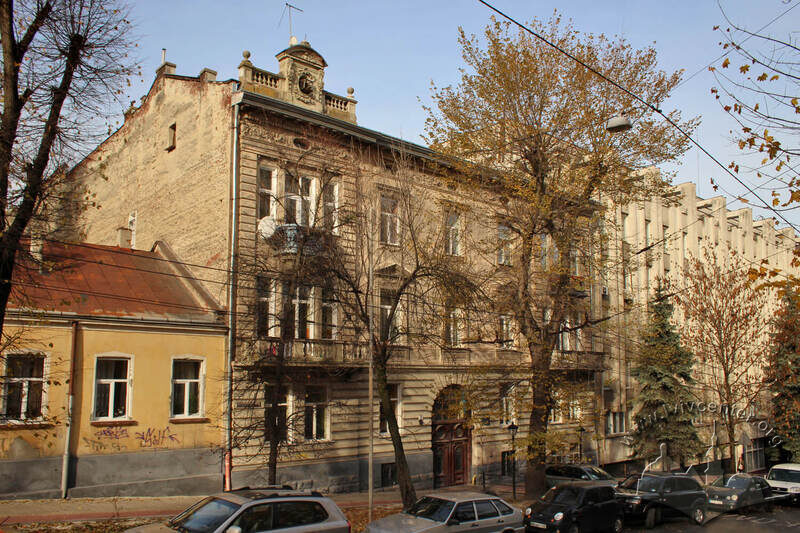 Вул. Листопадового чину, 26.