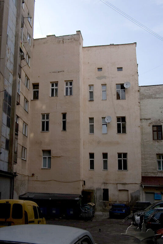 Просп. Свободи, 10. Вигляд будинку з внутрішнього двору