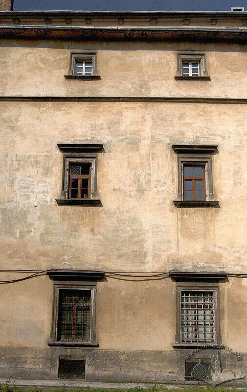 Пл. Соборна, 3. Фрагмент східного фасаду