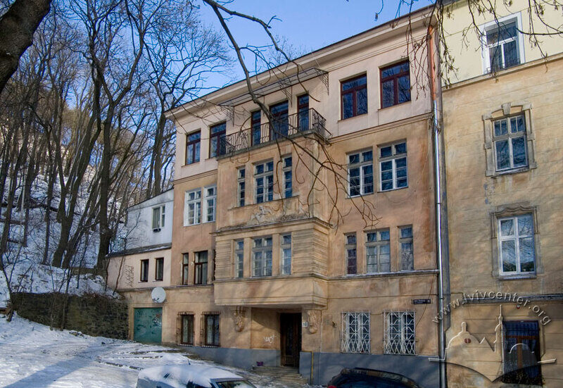 Вул. Княжа, 16. Головний фасад будинку