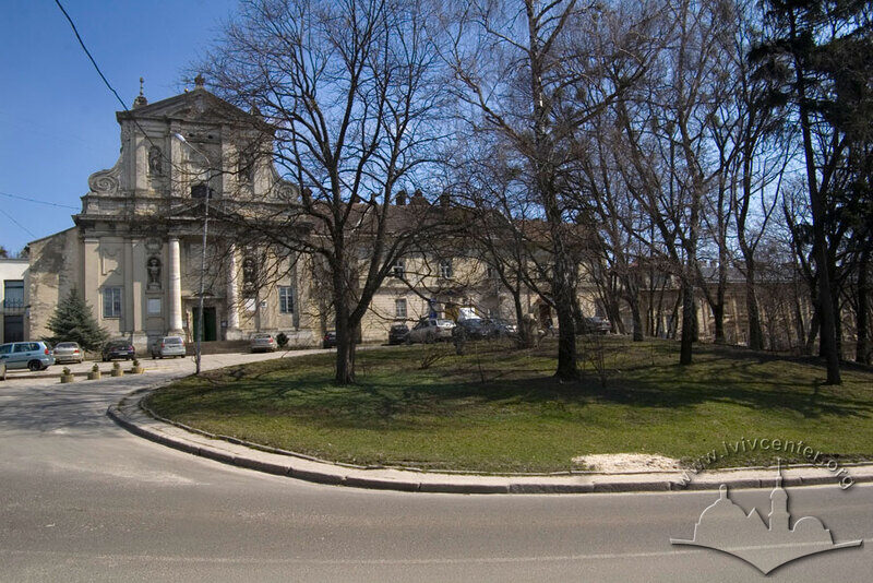 Вул. Винниченка, 30а. Вигляд із заходу