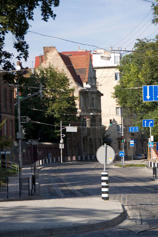 Вул. Генерала Чупринки, 68. Вигляд з південного заходу