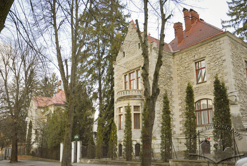 Вілли на вул. Галицької армії, 5 і 7.