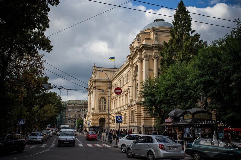 Вул. Університетська, 1. Вигляд університету з боку вул. Січових стрільців