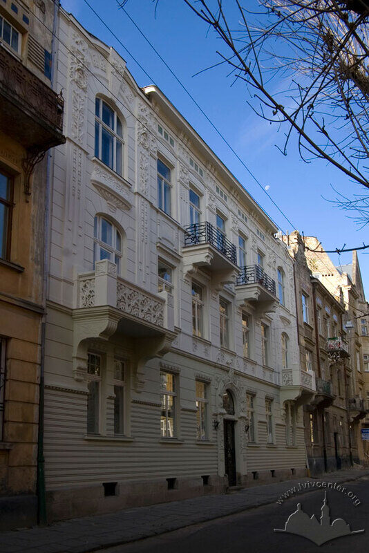 Вул. Академіка Богомольця, 6. Головний фасад