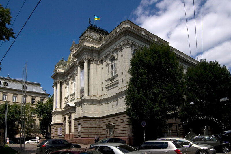 Просп. Свободи, 20. Вигляд з півдня