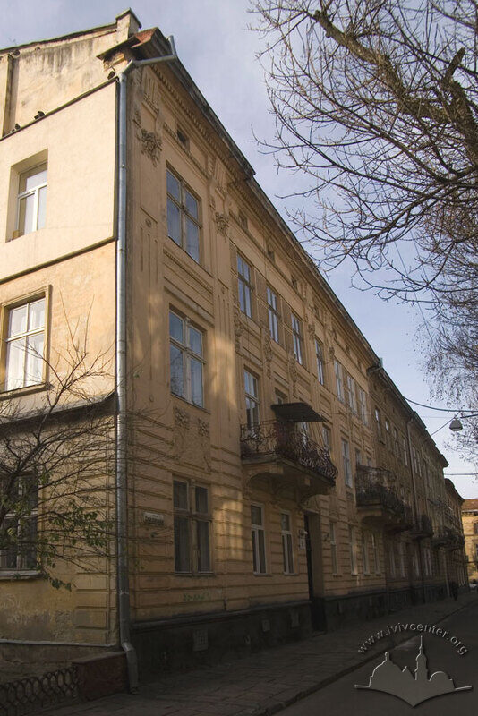 Вул. Севастопольська, 8. Вид головного фасаду зі сходу