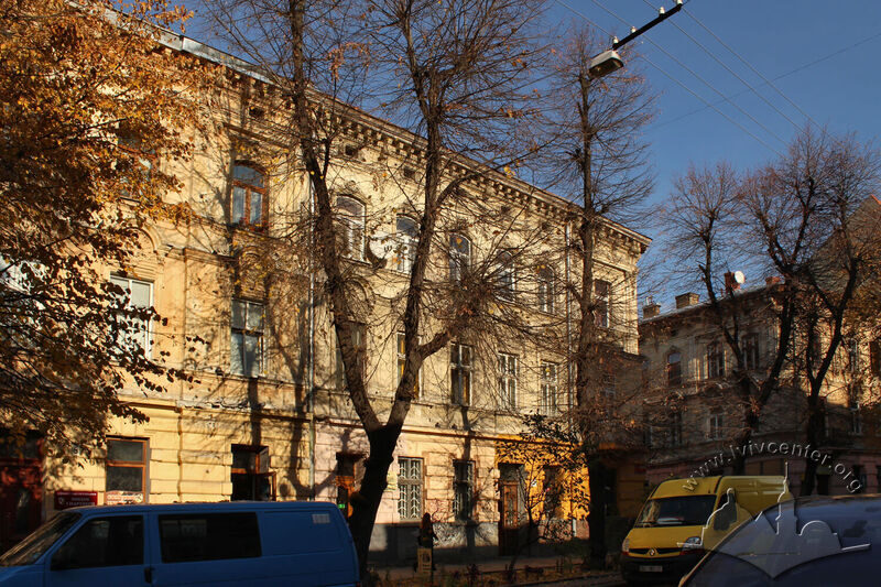 Вул. Левицького, 7. Головний фасад з боку вул. Левицького