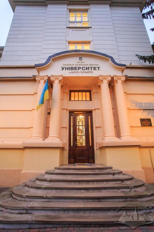 Вул. Пекарська, 69.