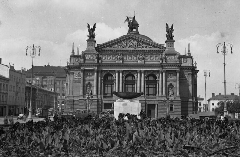 Опера, 1942