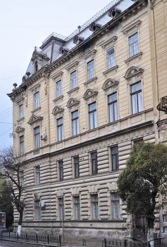 Вул. Січових стрільців, 16. Південно-східний фасад будинку з боку вул. Січових стрільців