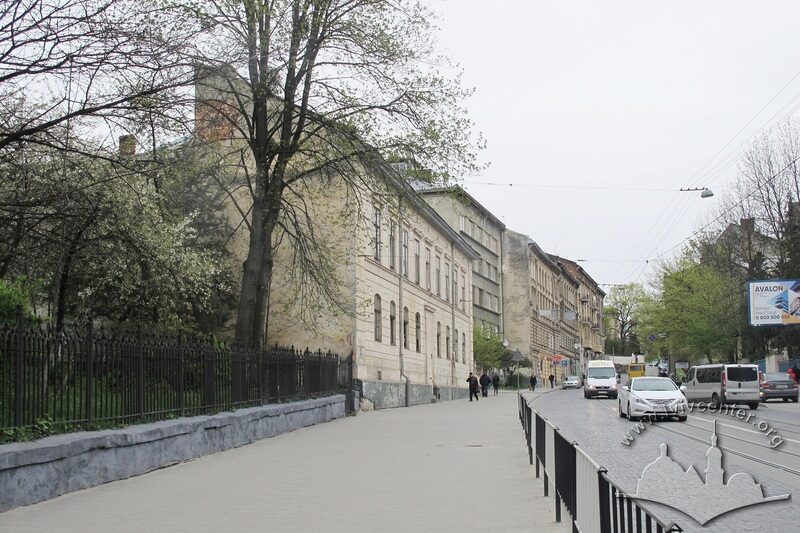 Вул. Личаківська, 37. Будинок у перспективі вулиці Личаківської