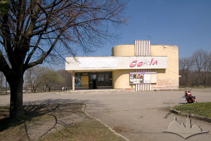 Вул. В. Великого, 14а. Головний фасад кінотеатру