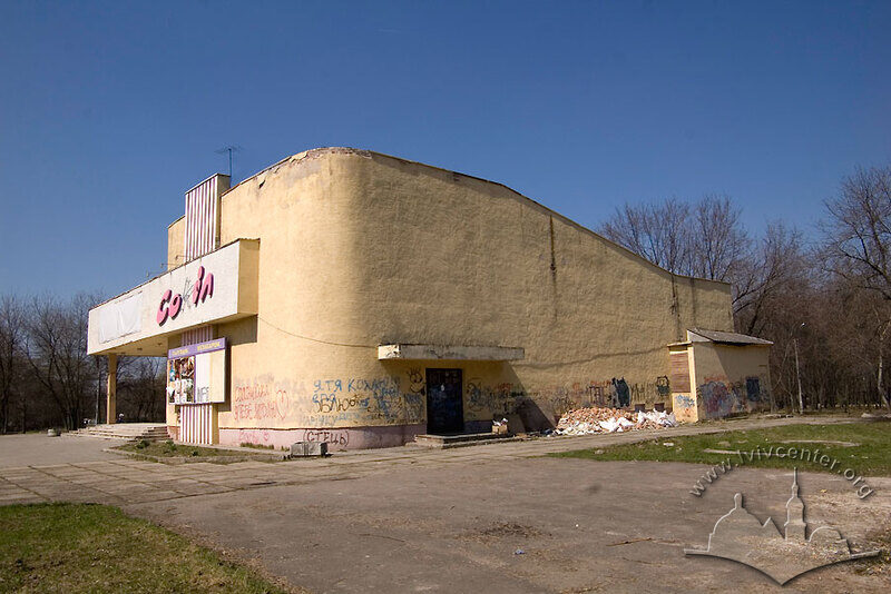 Вул. В. Великого, 14а. Вигляд на східний фасад