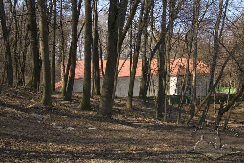 Вул. Вітовського, 43а. Вид на південно-східний фасад будинку